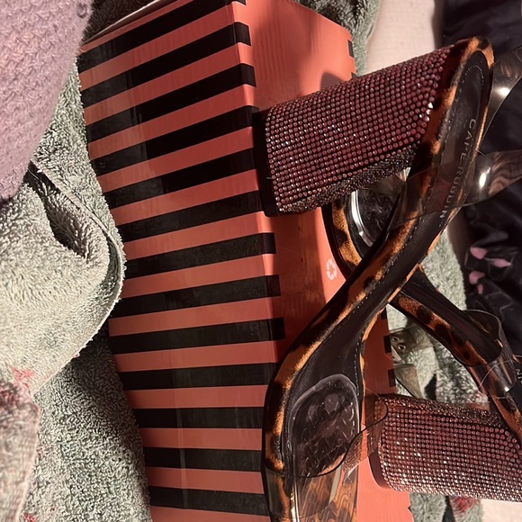 CAPE ROBBIN CHUNKY HEEL DIAMOND SANDAL Sz. 8 - Picture 4 of 11